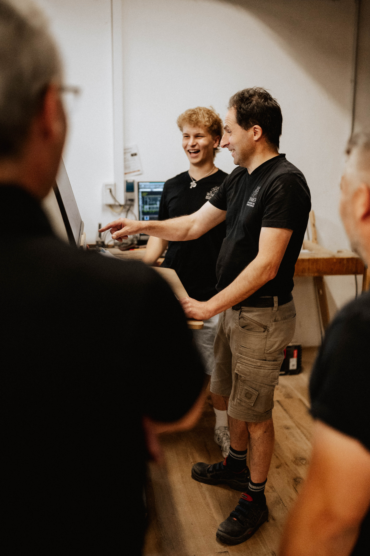 Team-Besprechung in der Werkstatt