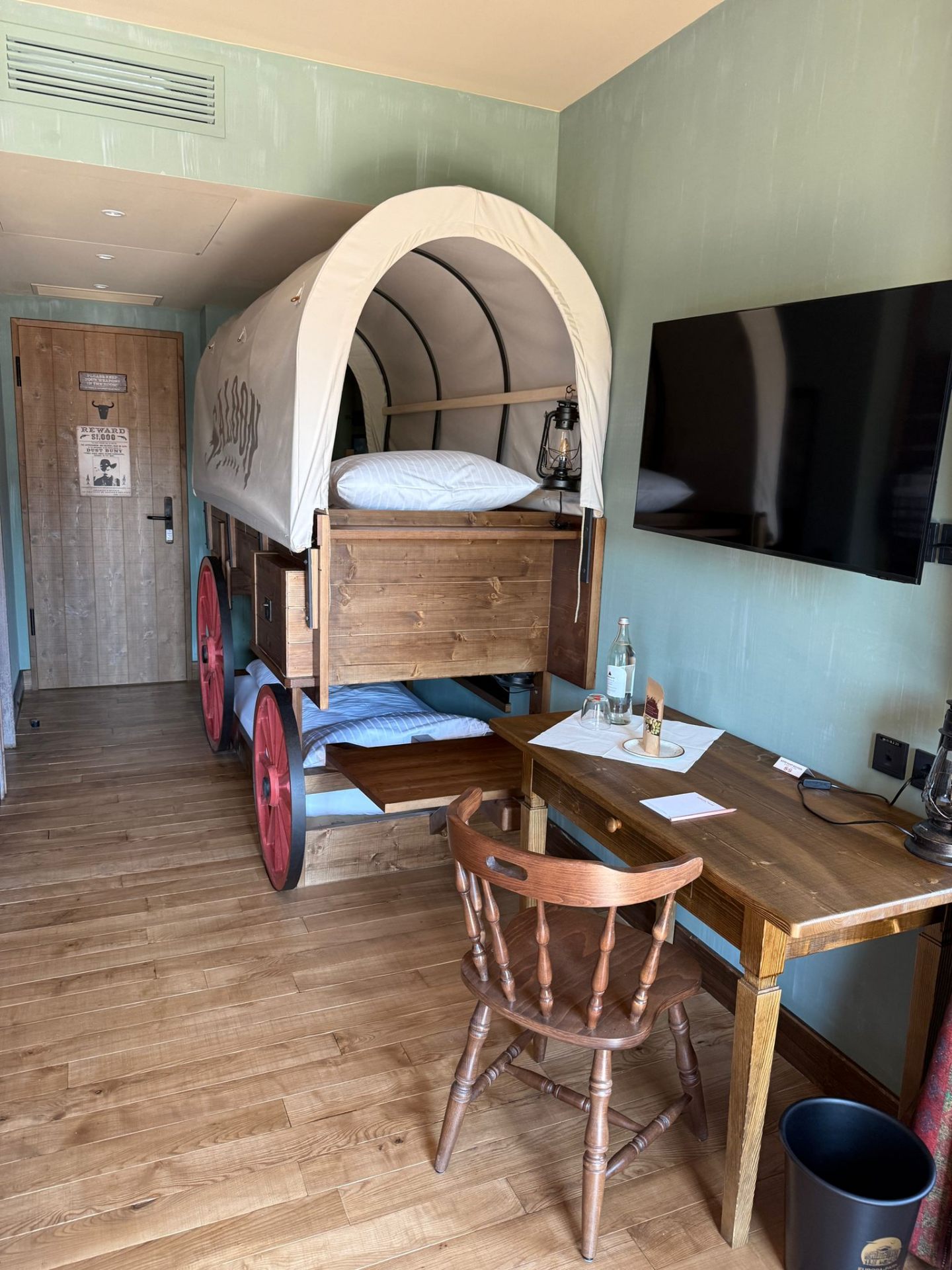 Riverside Western Lodge