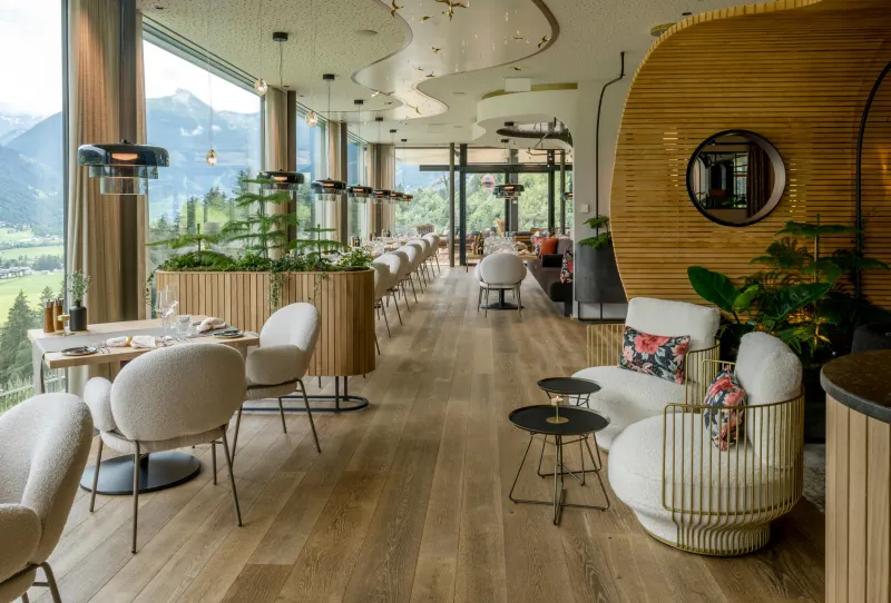 Dining Area mit Alpenpanorama